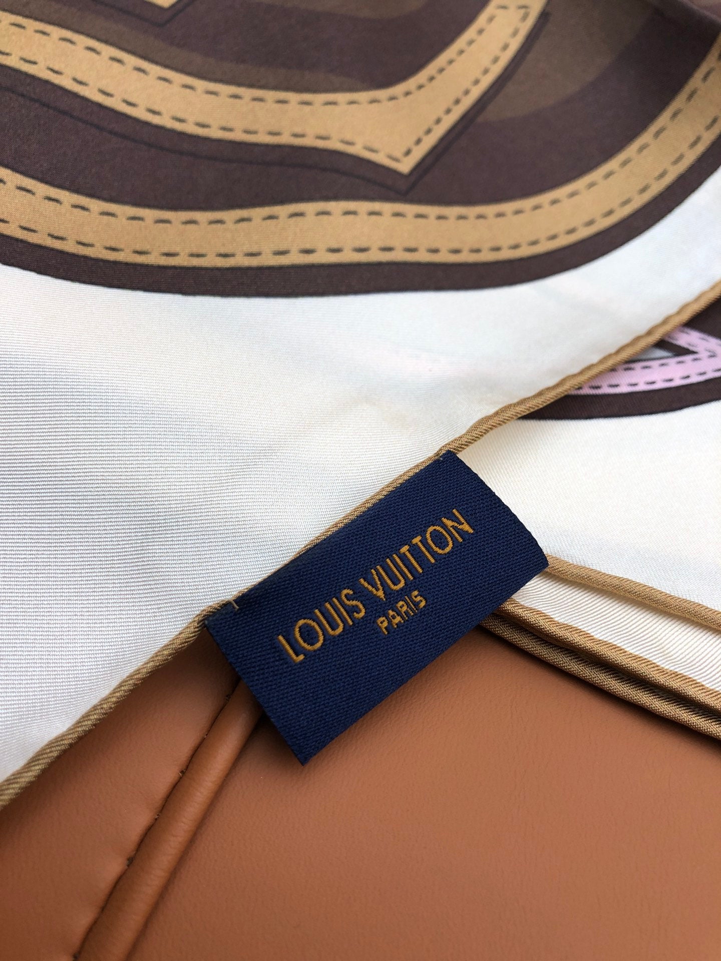 LV SCARF 90 CM IN SILK 704580