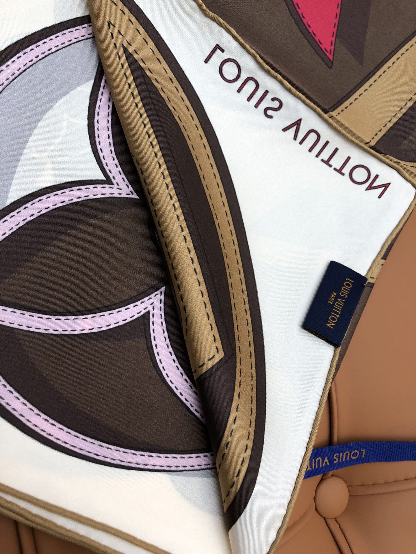 LV SCARF 90 CM IN SILK 704580