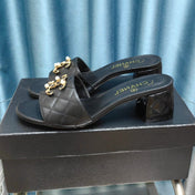 MULE SLIDE SANDAL IN BLACK LAMBSKIN