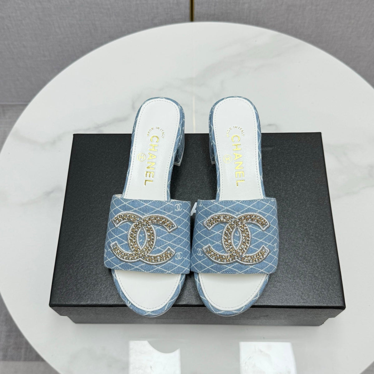 CC HIGH HEEL 25S IN SKY BLUE DENIM STRIPED PATTERN WITH LOGO PRINT