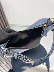 FENDIGRAPHY MEDIUM 29 IN QUEEN SMOOTH LAMBSKIN GOLD HARDWARE