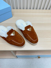 TRIANGLE LOGO FLATS IN RED BROWN SUEDE AND FUR LINING