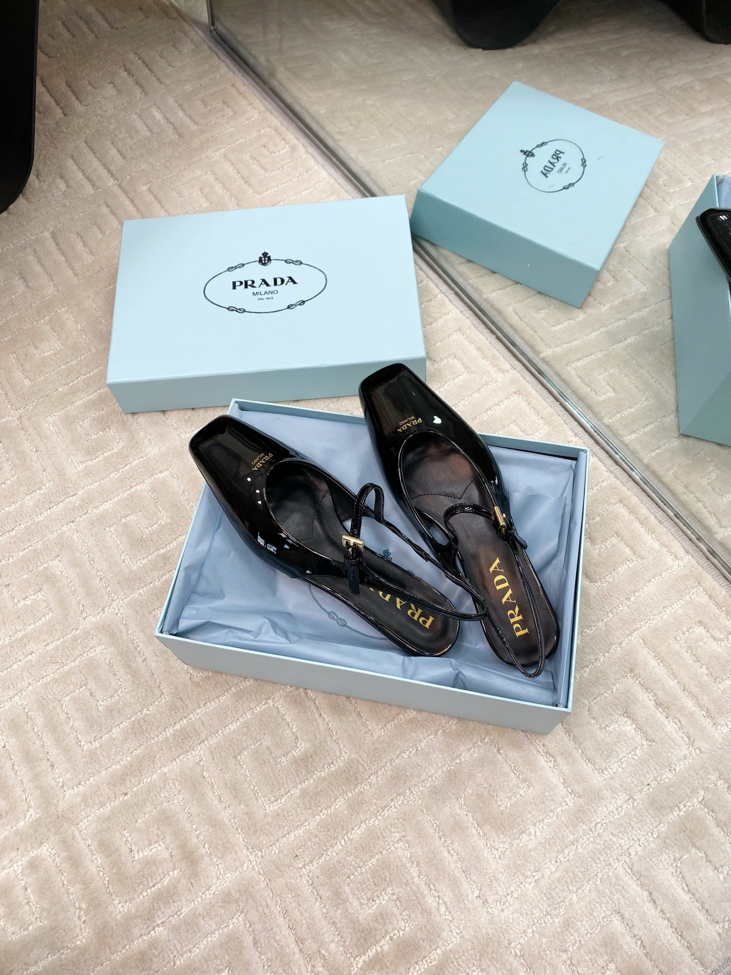 MARY JANE SLINGBACK SQUARE TOE IN BLACK PATENT SHEEPSKIN