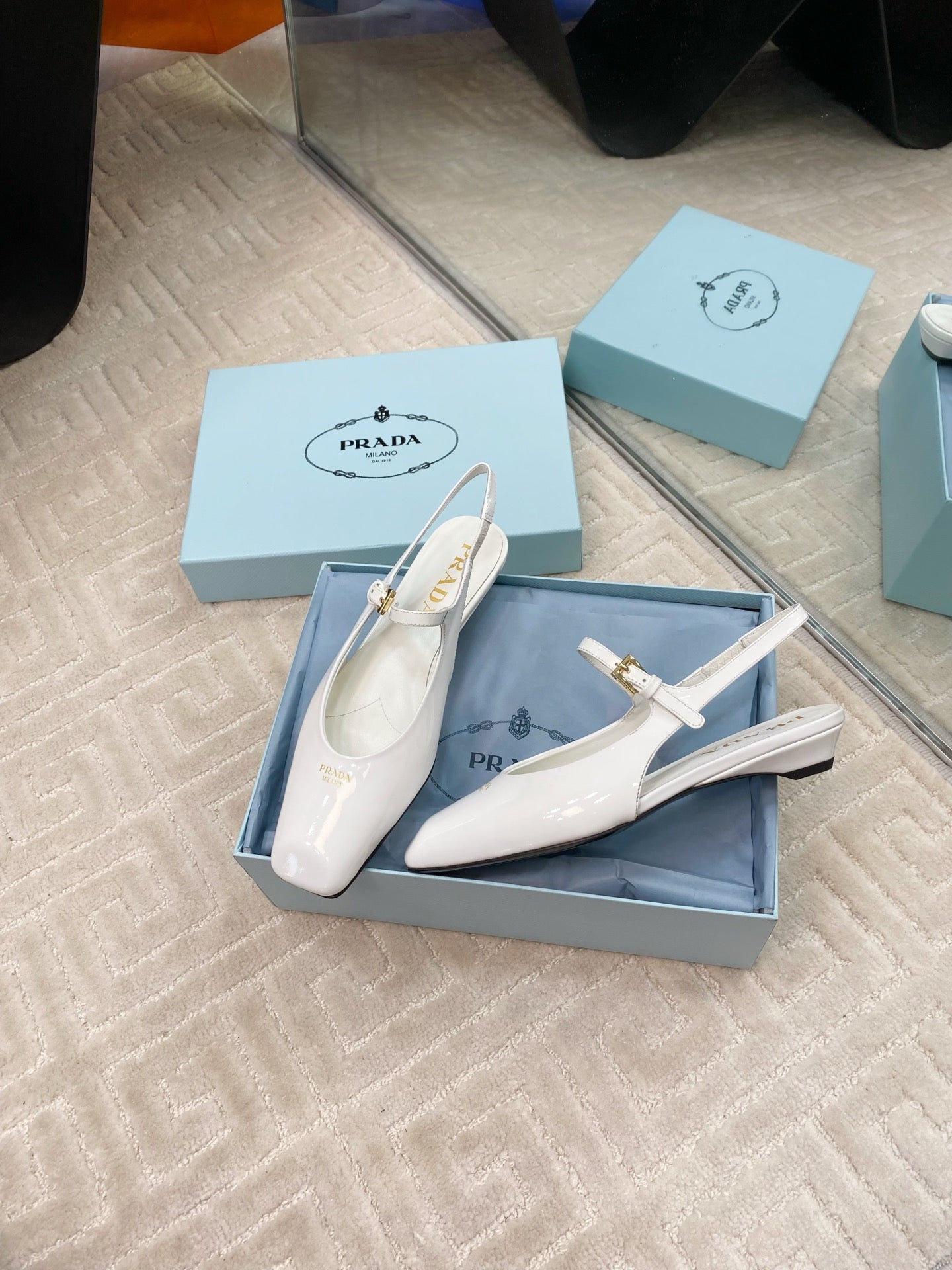 MARY JANE SLINGBACK SQUARE TOE IN WHITE PATENT SHEEPSKIN