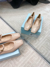 MARY JANE FLATS SQUARE TOE IN BEIGE PATENT SHEEPSKIN