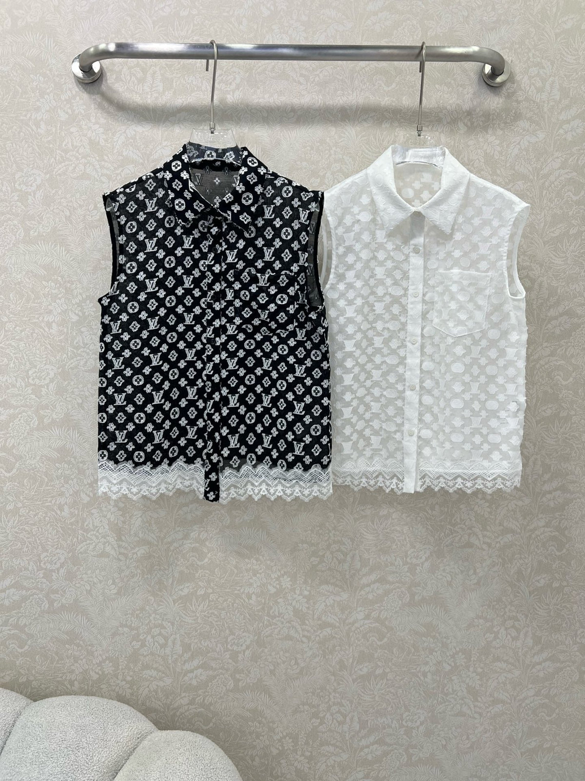 LV SLEEVELESS TOP WITH SCALLOPED LACE HEM 263195