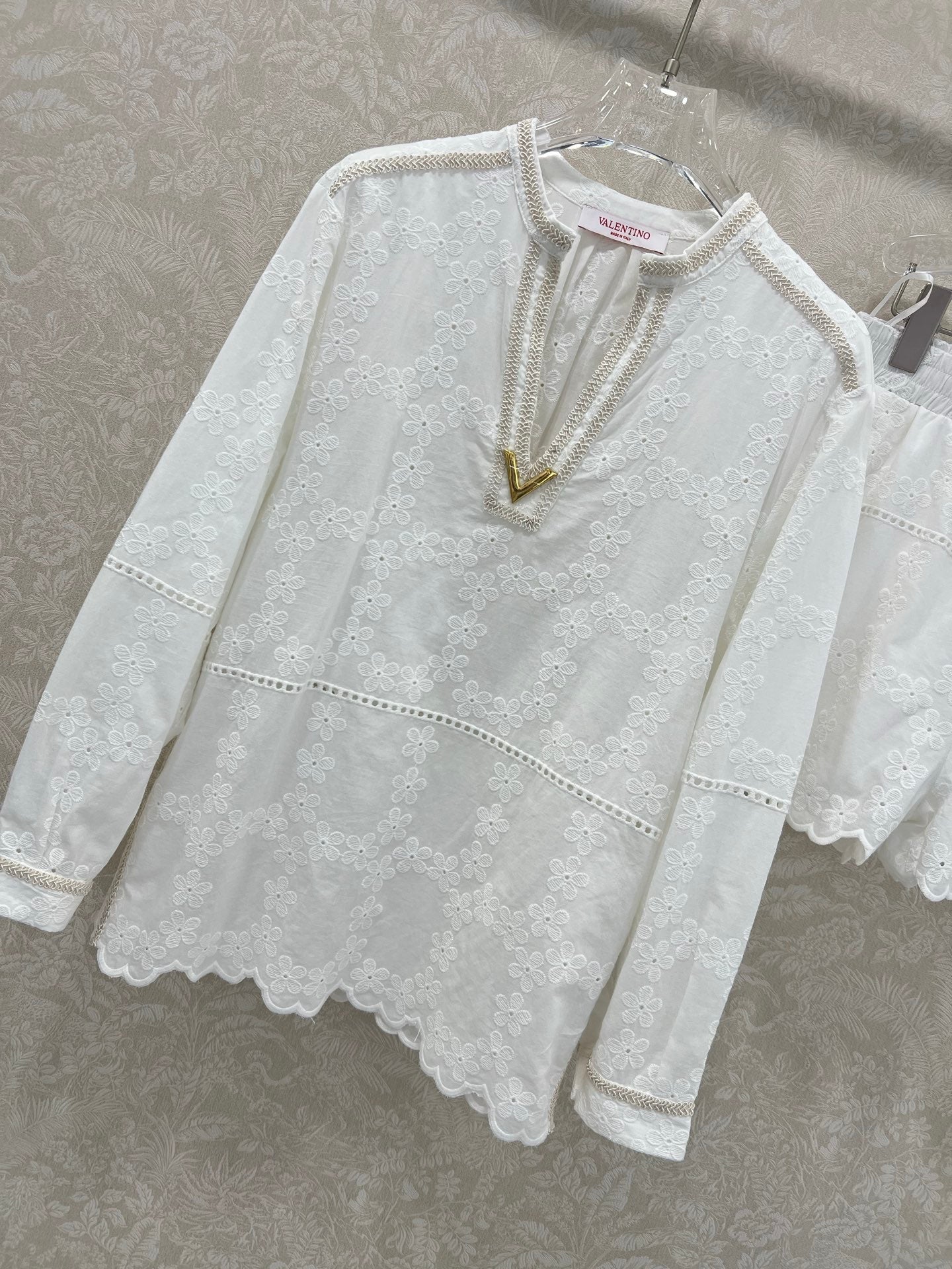 VALENTINO LONG-SLEEVE TOP AND SHORTS SET 275211