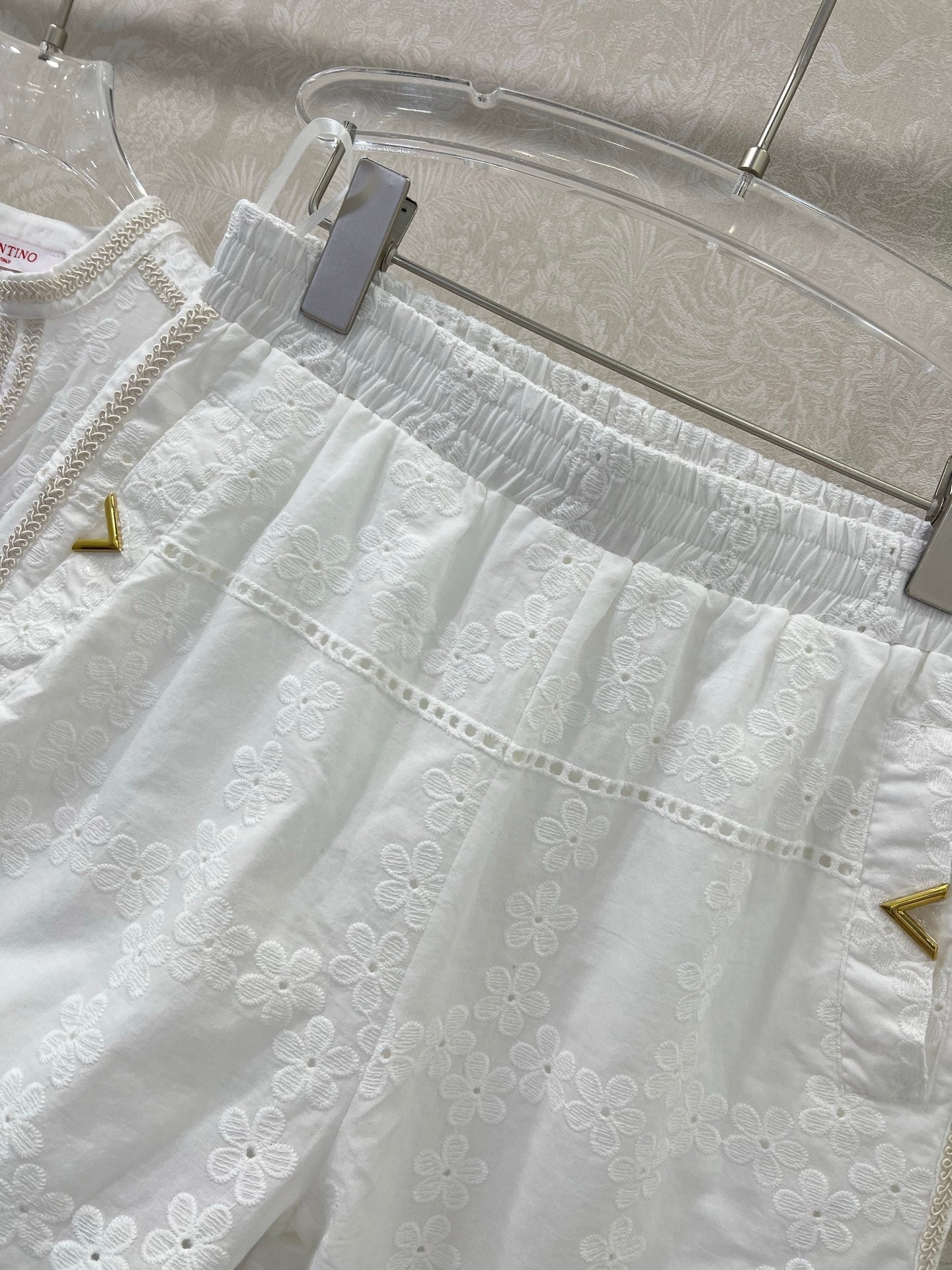 VALENTINO LONG-SLEEVE TOP AND SHORTS SET 275211