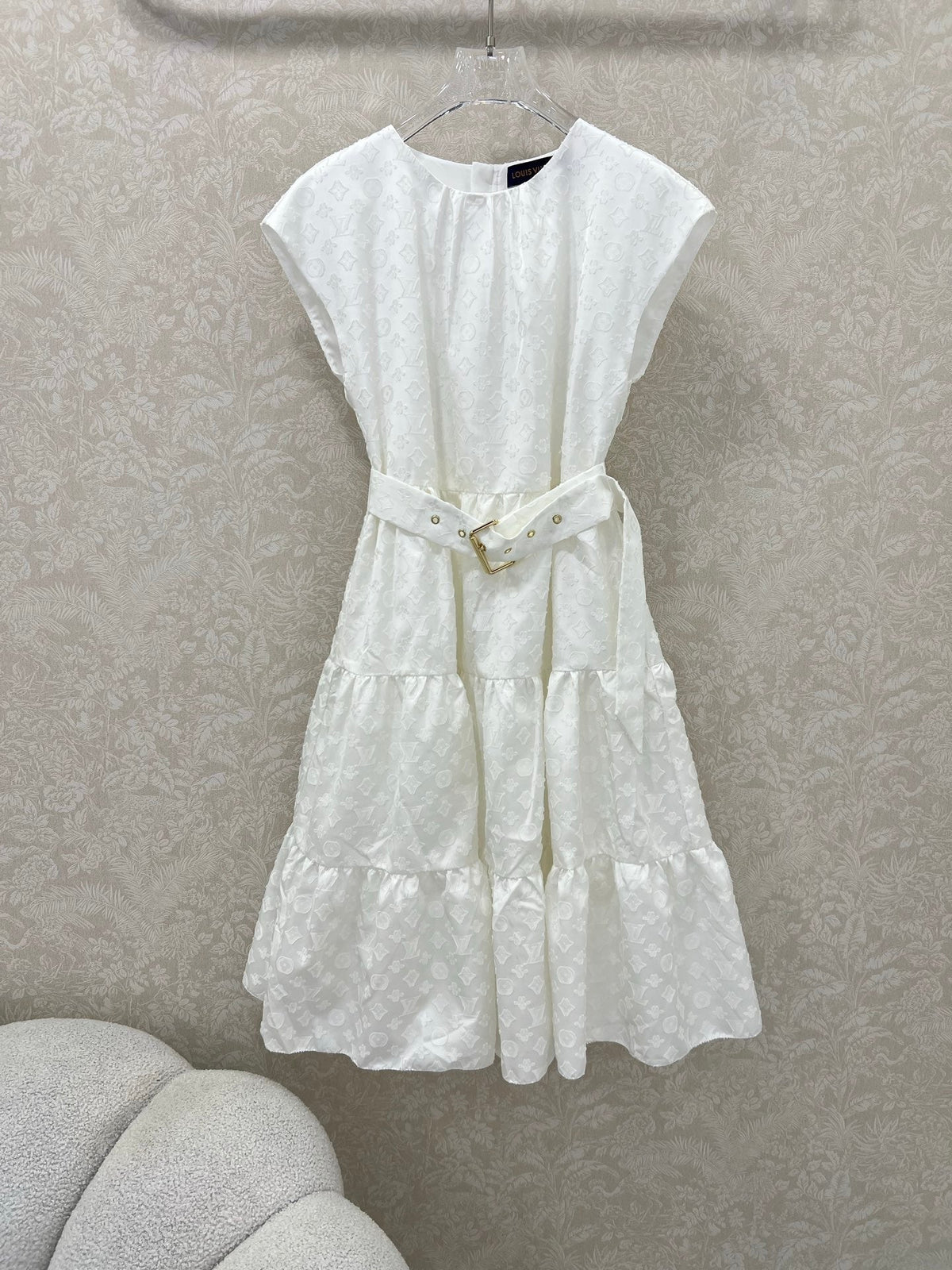 LV WHITE SLEEVELESS DRESS WITH BELT 269224
