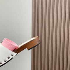SLIPPERS IN WHITE GLOSSY CALFSKIN WITH PINK HALF-FOOT SOCKS
