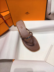 HM 26S KELLY BUCKLE THONG SANDALS IN BROWN CALFSKIN SILVER HARDWARE