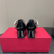 ROGER VIVIER 25S TRÈS VIVIER 50MM IN BLACK CALFSKIN WITH RHINESTONE BUCKLE