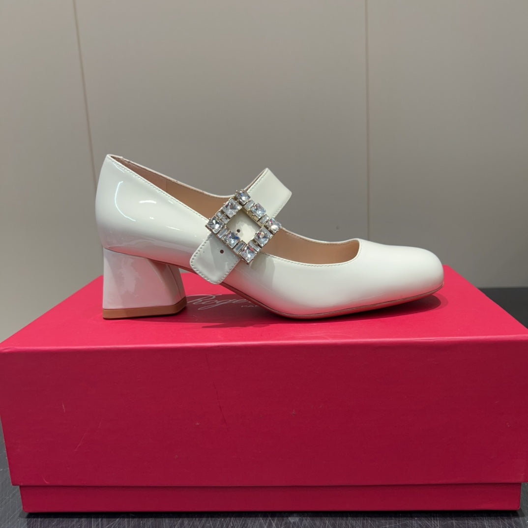 ROGER VIVIER 25S TRÈS VIVIER 50MM IN IVORY CALFSKIN WITH RHINESTONE BUCKLE