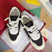 LOW-TOP SNEAKER IN WHITE NAPPA LEATHER AND BLACK TOILE ICONOGRAPHE FABRIC