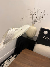 CHANEL 26S THONG SANDALS IN WHITE CALFSKIN WITH CC LOGO