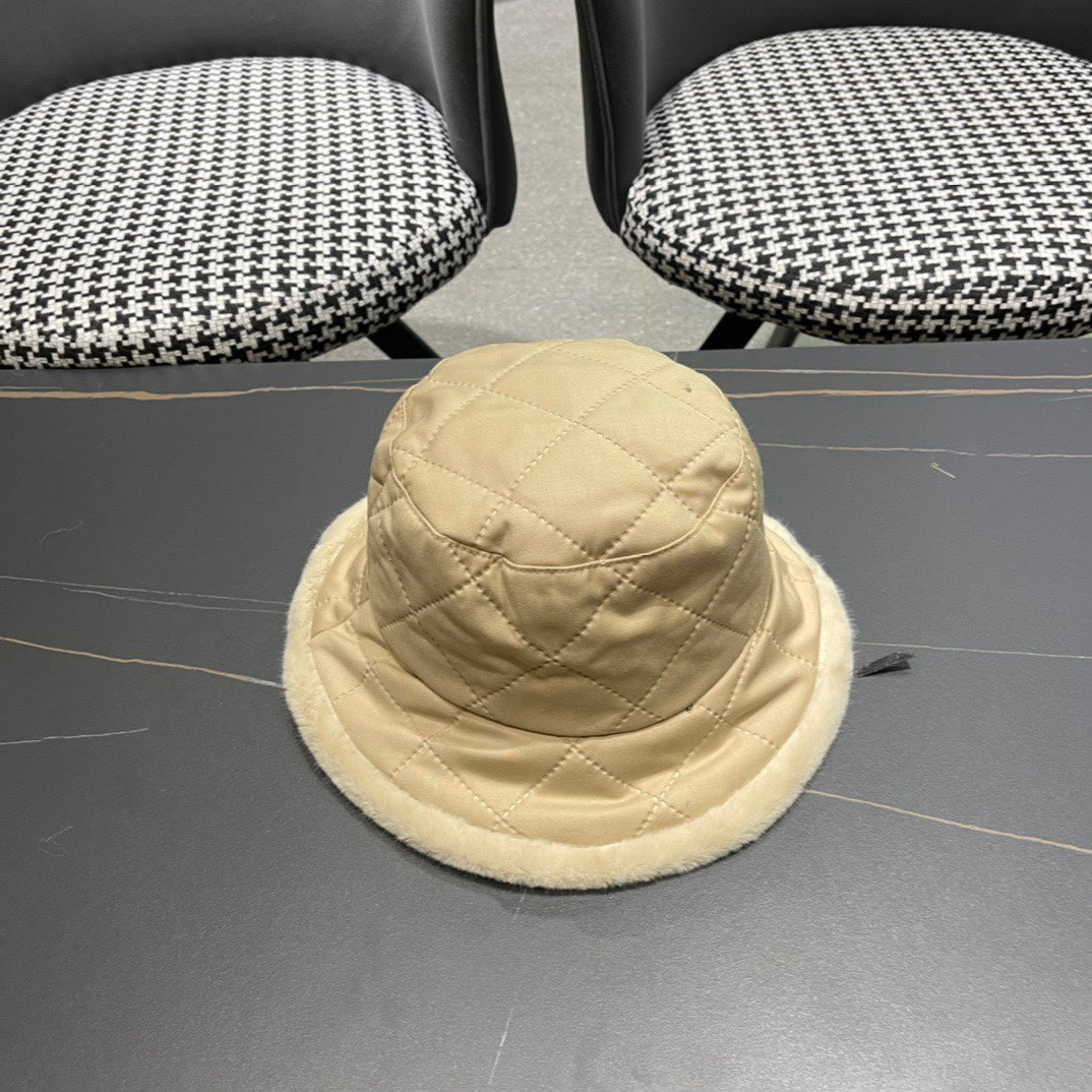 KNITTED BUCKET HAT IN BEIGE COTTON AND LAMB FUR 420922