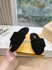 FLAT SLIDE IN BLACK FLEECE