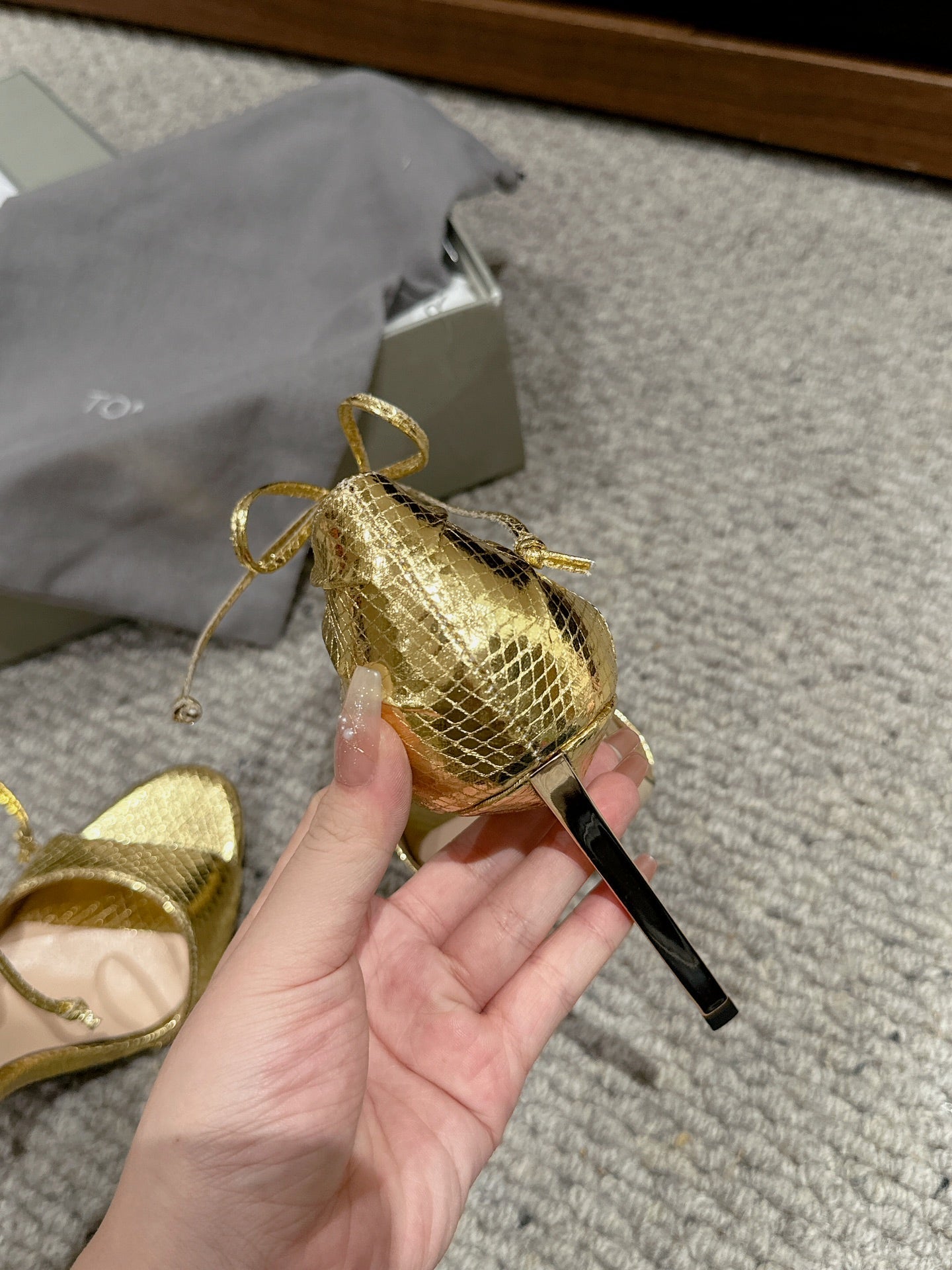 HIGH HEEL 10 CM SANDAL IN GOLD CALFSKIN 684363