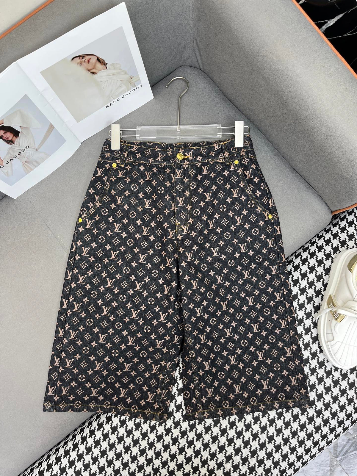 LV NEW DENIM SHORTS 269060