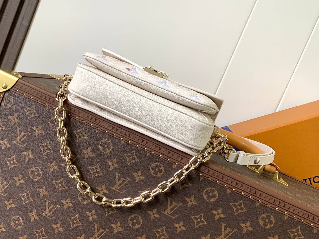 LV 25S EAST WEST POCHETTE MÉTIS BAG 21 IN BEIGE DREAM EMBOSSED TEXTURED CALFSKIN