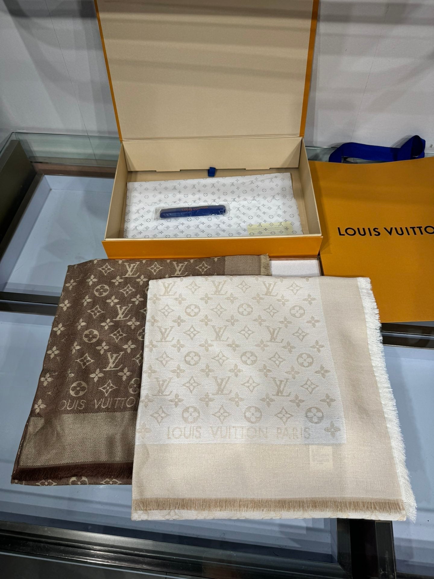 LV SCARF 140 CM IN WOOL MIX SILK 693013