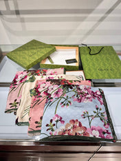 GUCCI 25S SCARF 180 IN SILK 737208