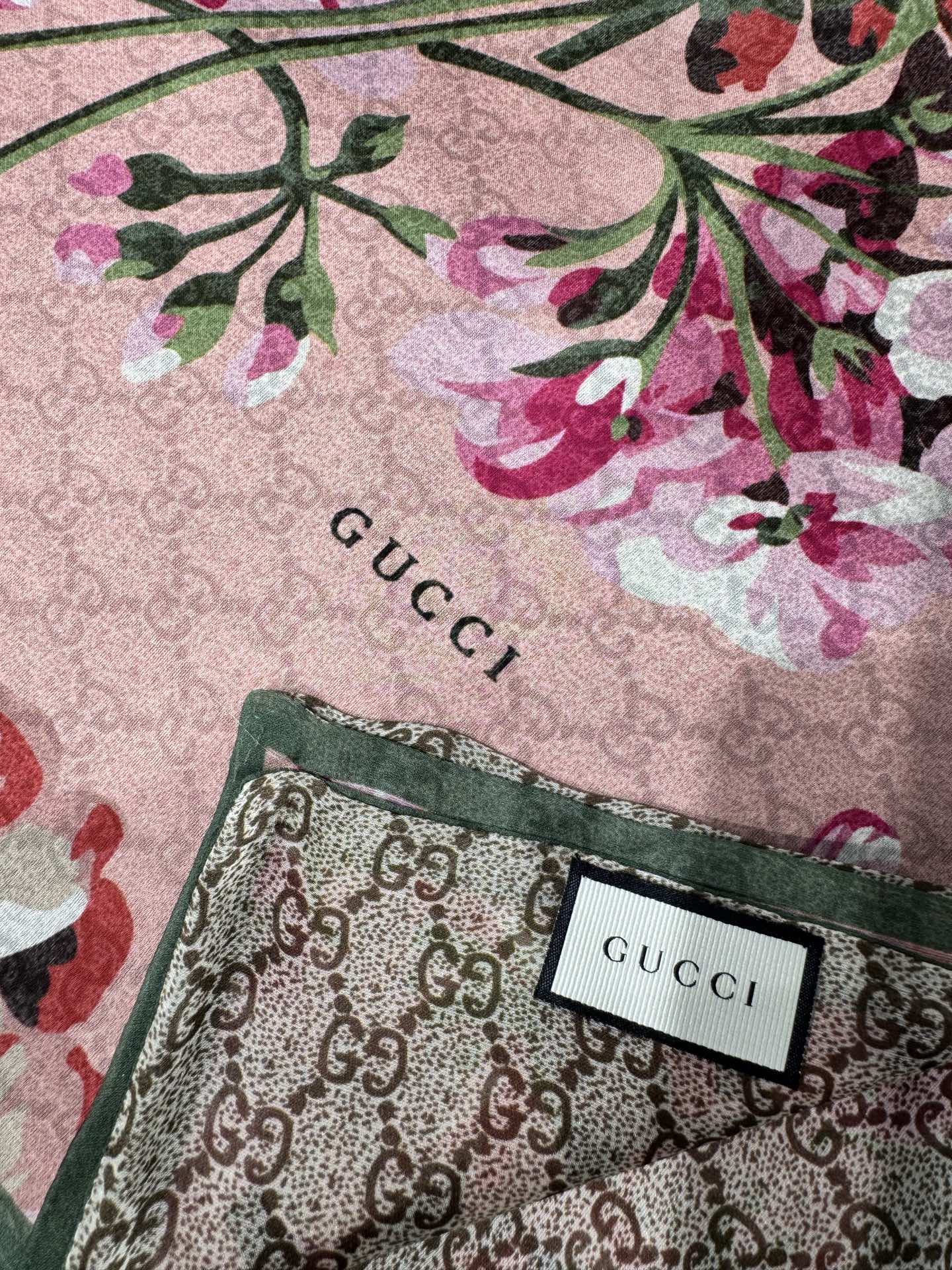 GUCCI 25S SCARF 180 IN SILK 737208