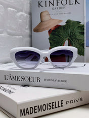 LOGO CAT EYE SUNGLASSES 513007 IN WHITE ACETATE WAVY FRAME