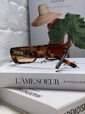 SIGNATURE SUNGLASS 571587 IN HAVANA ACETATE