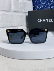 SQUARE SUNGLASSES 641812 IN BLACK ACETATE GOLD CHAIN