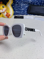 BUTTERFLY SUNGLASSES 641813 IN WHITE ACETATE BLACK METAL LOGO