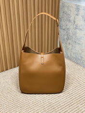 LE 5 À 7 LARGE SUPPLE BAG 31 IN TORTILLA BROWN CALFSKIN