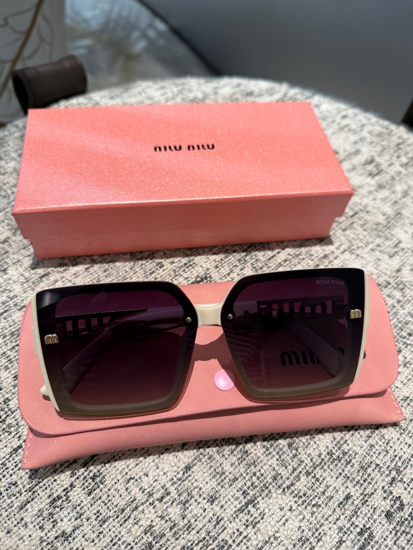 LOGO SQUARE SUNGLASSES 512015 IN WHITE ACETATE