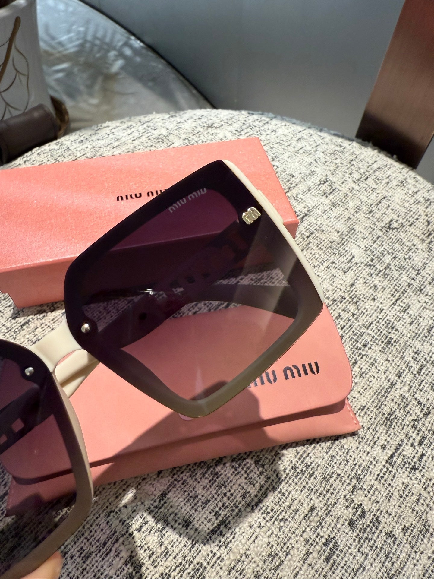 LOGO SQUARE SUNGLASSES 512015 IN WHITE ACETATE