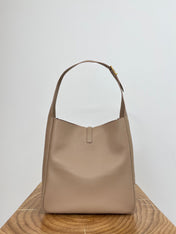 LE 5 À 7 LARGE SUPPLE 31 IN LIGHT BROWN GRAINED CALFSKIN