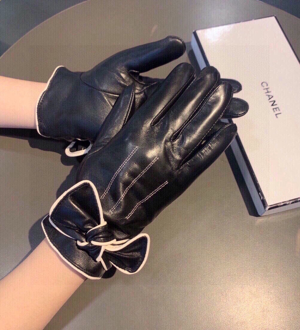 GLOVES IN BLACK LAMBSKIN 462262