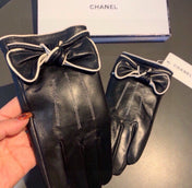 GLOVES IN BLACK LAMBSKIN 462262