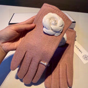 GLOVES IN CREPE PINK WOOL WITH LARGE WHITE FLOWER 464992