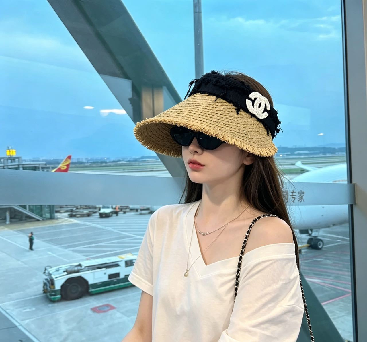 CHANEL 26S RAFFIA VISOR WITH WHITE CC LOGO 338095