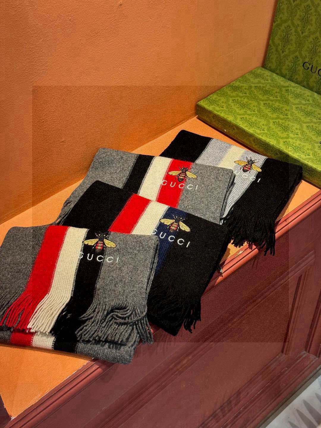 GUCCI 25S SCARF 180 IN CASHMERE 730567