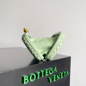 KNOT CHAIN CLUTCH 20.5 IN LIGHT GREEN LAMBSKIN