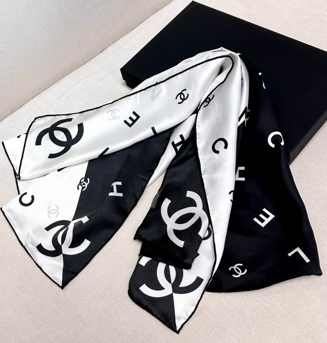 CHANEL 25S SCARF 90 IN SILK 991884
