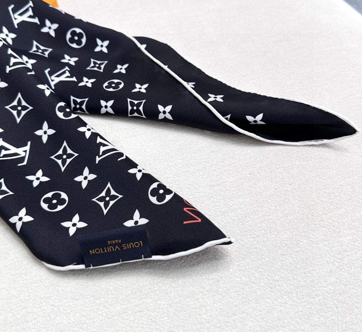 LV SCARF 90 CM IN SILK 733947