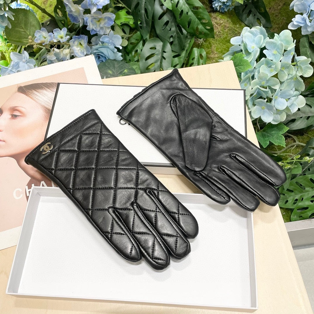 GLOVES IN BLACK CALFSKIN 462420