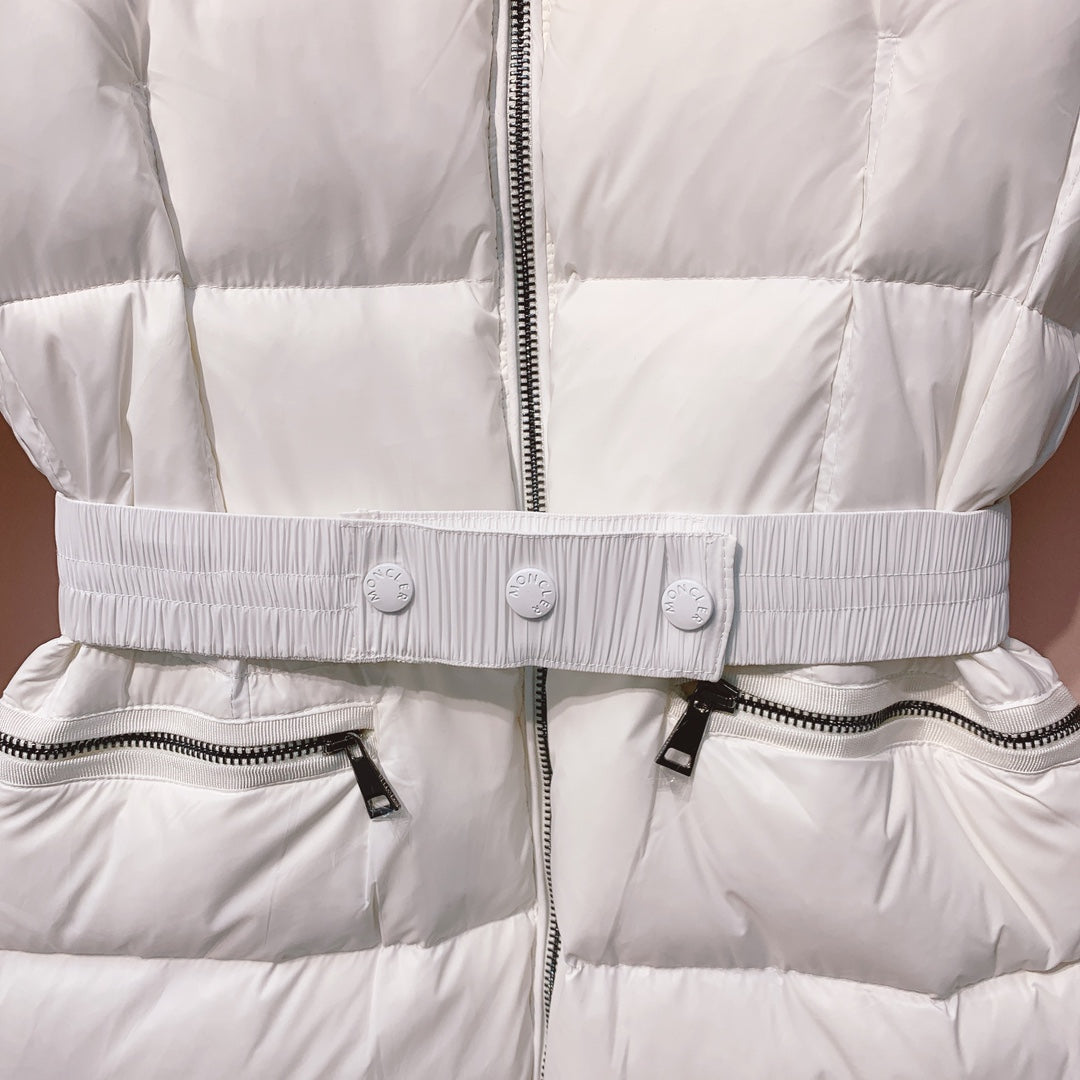MONCLER 25S COAT IN WHITE 056
