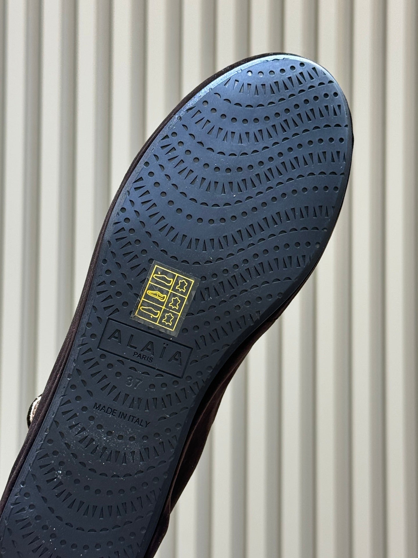 ALAIA 26S MARY JANE BALLET FLATS IN DARK BROWN VELVET