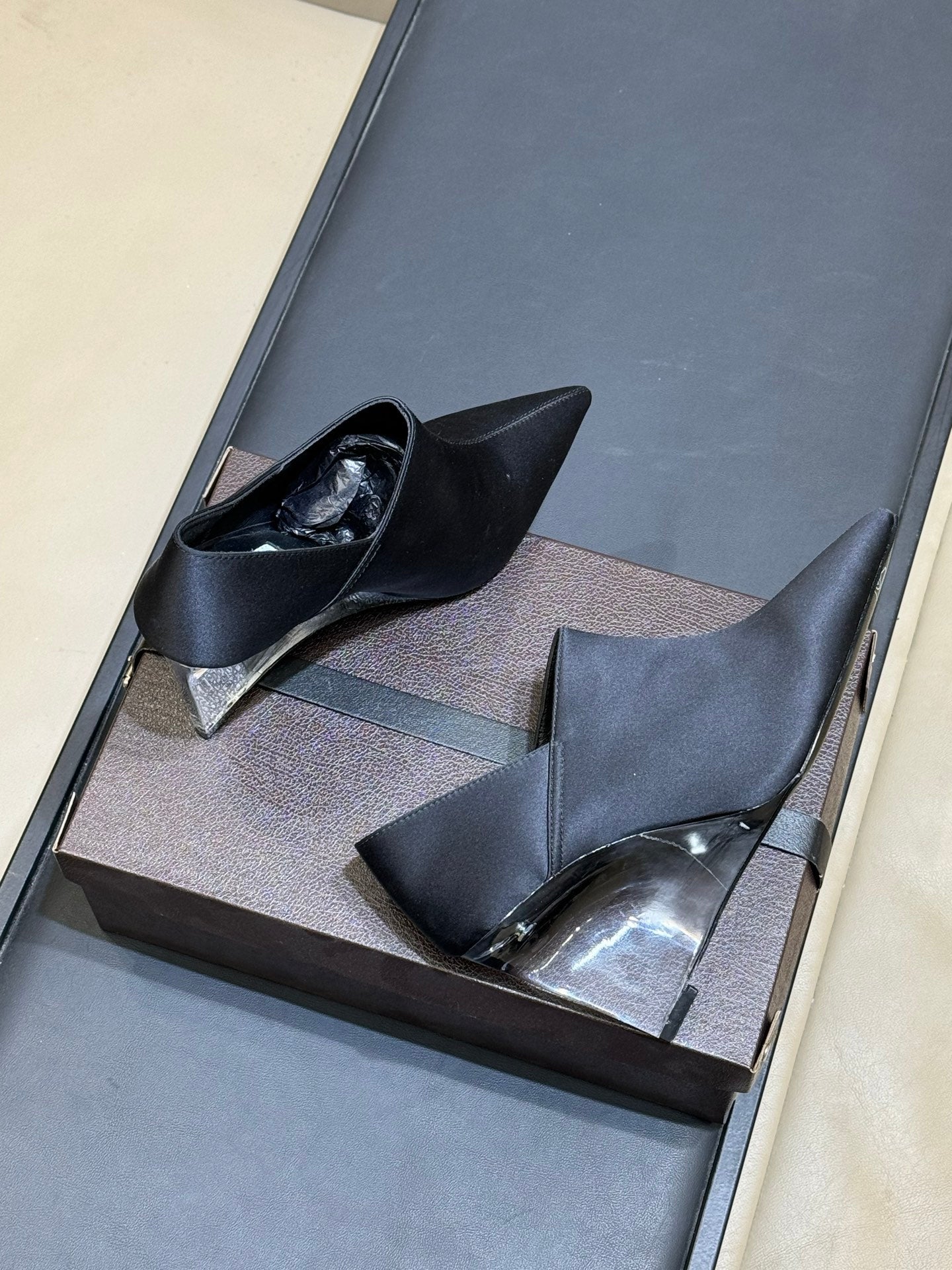 ALAIA 26S TRANSPARENT HIGH HEELS IN BLACK SATIN