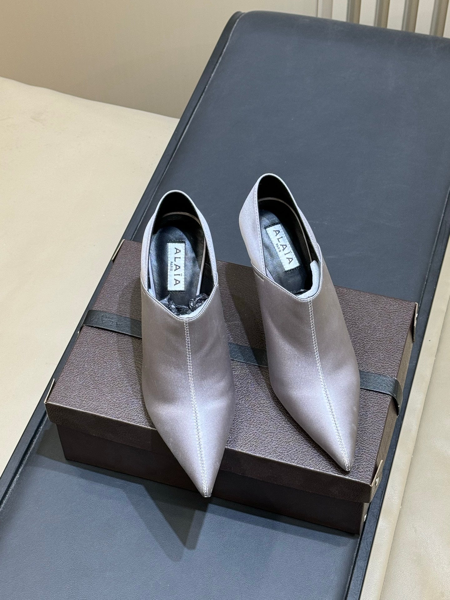 ALAIA 26S TRANSPARENT HIGH HEELS IN LAVENDER GRAY SATIN