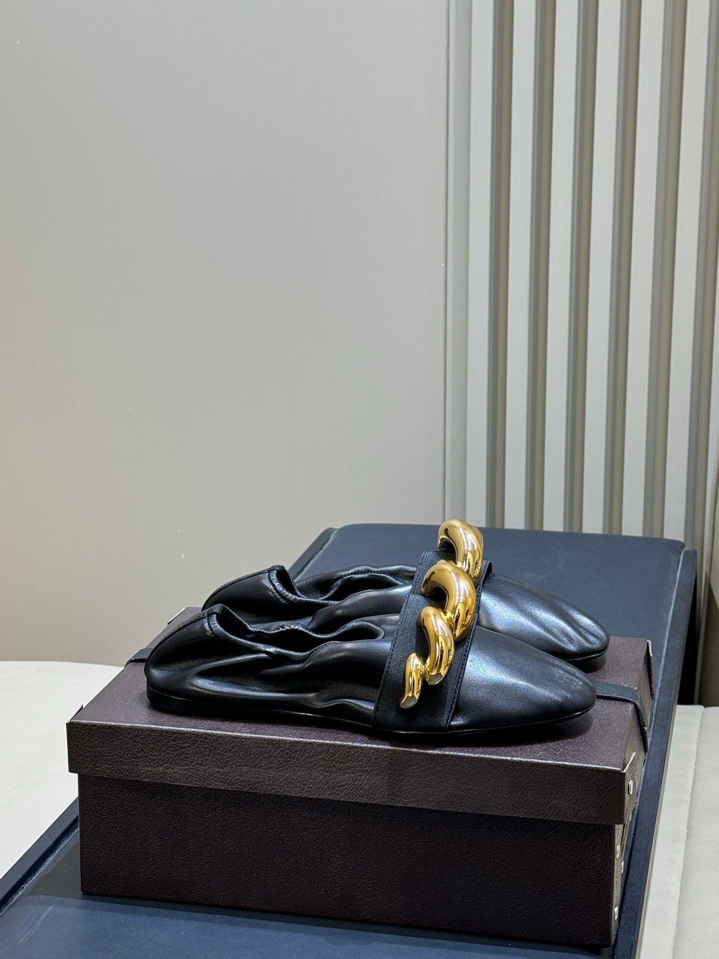 ALAIA 26S KNIT BALLET FLATS IN BLACK LAMBSKIN WITH GOLD HARDWARE