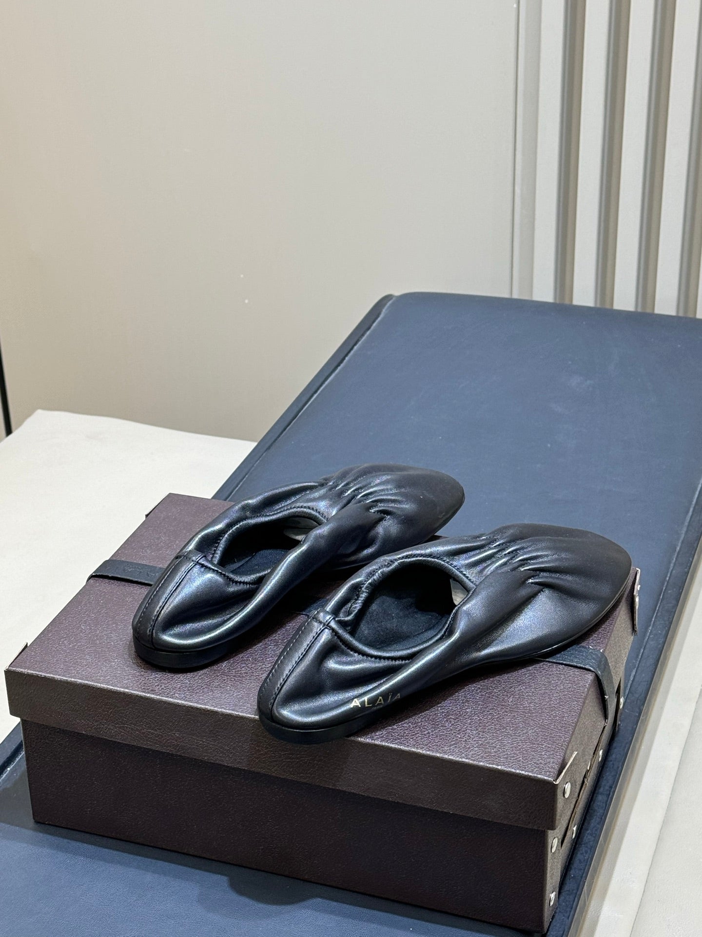 ALAIA 26S KNIT BALLET FLATS IN BLACK LAMBSKIN